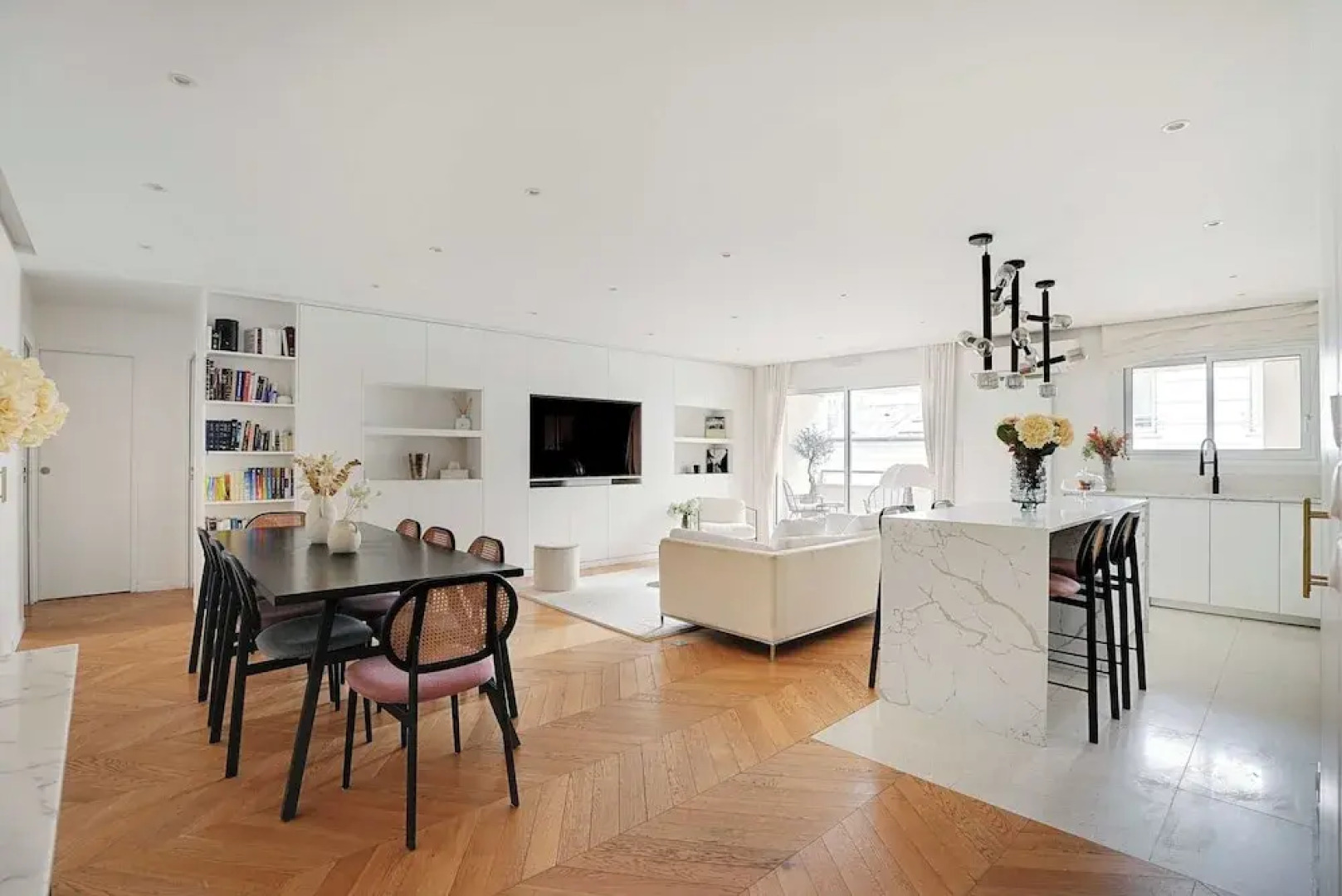 Modern, Spacious Apartment Just Outside Paris