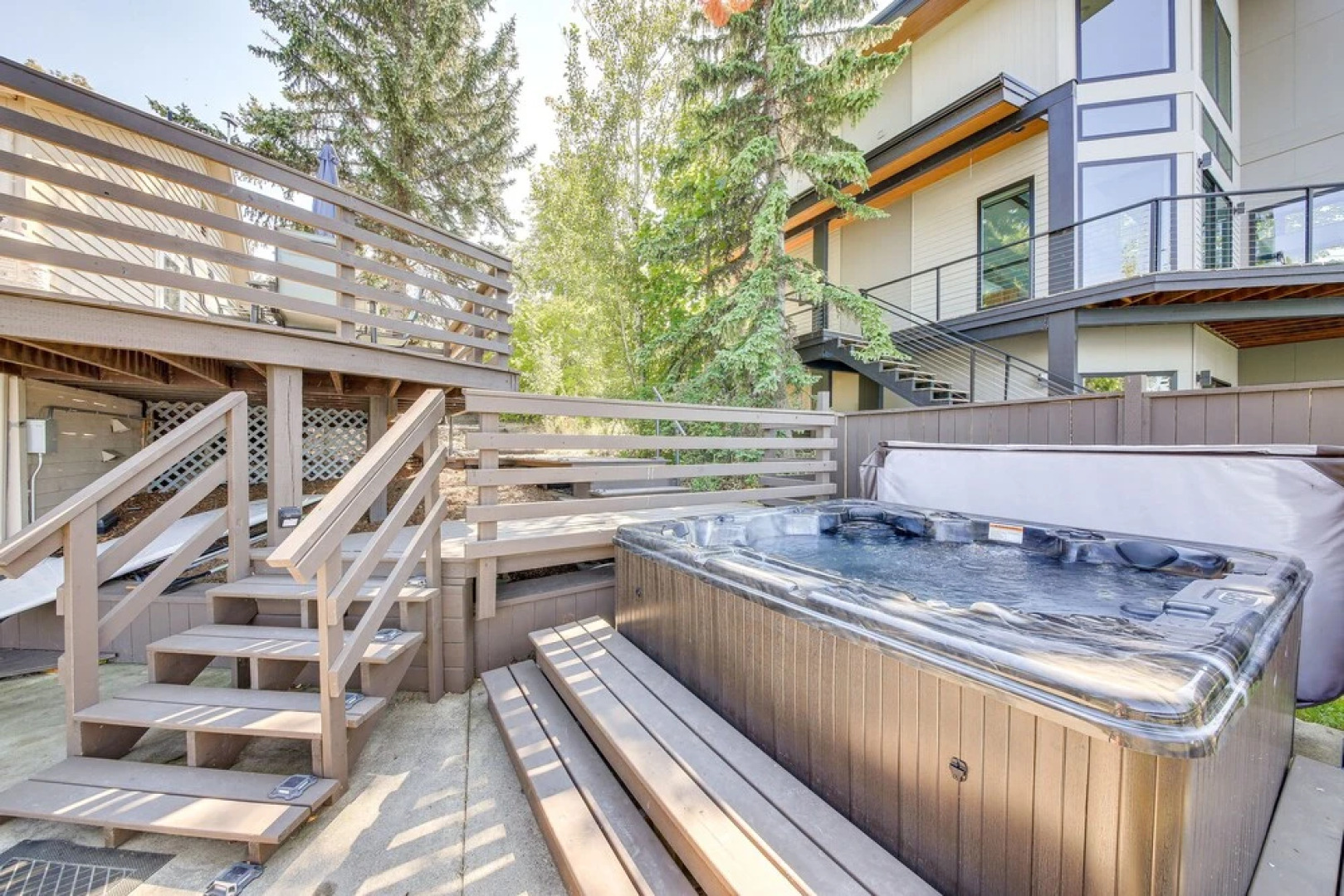 Waterfront Sagle Retreat w/ Hot Tub & Fireplace