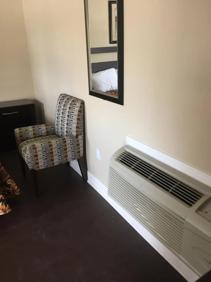 Suburban's  Lavilla Inn