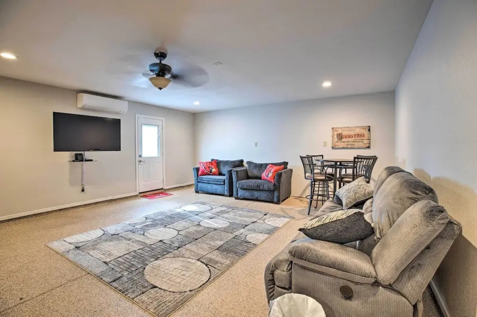 3 Mi to Westgate: Desert Home w/ Hot Tub in Peoria