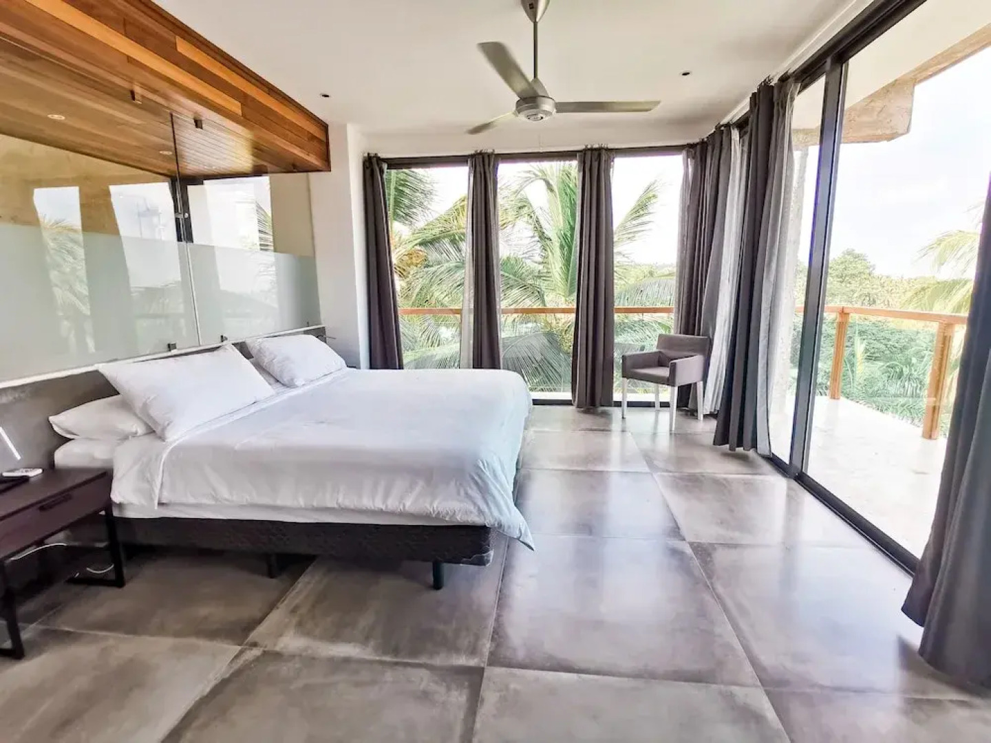 Modern 7 Bedrooms Villa on Private Beach Access