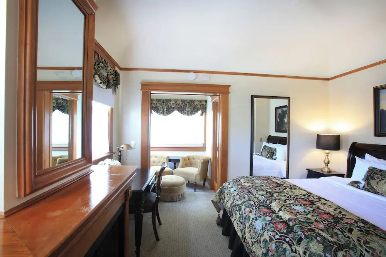 The Charles Pacific Grove - Artfully Designed Inclusive Inn