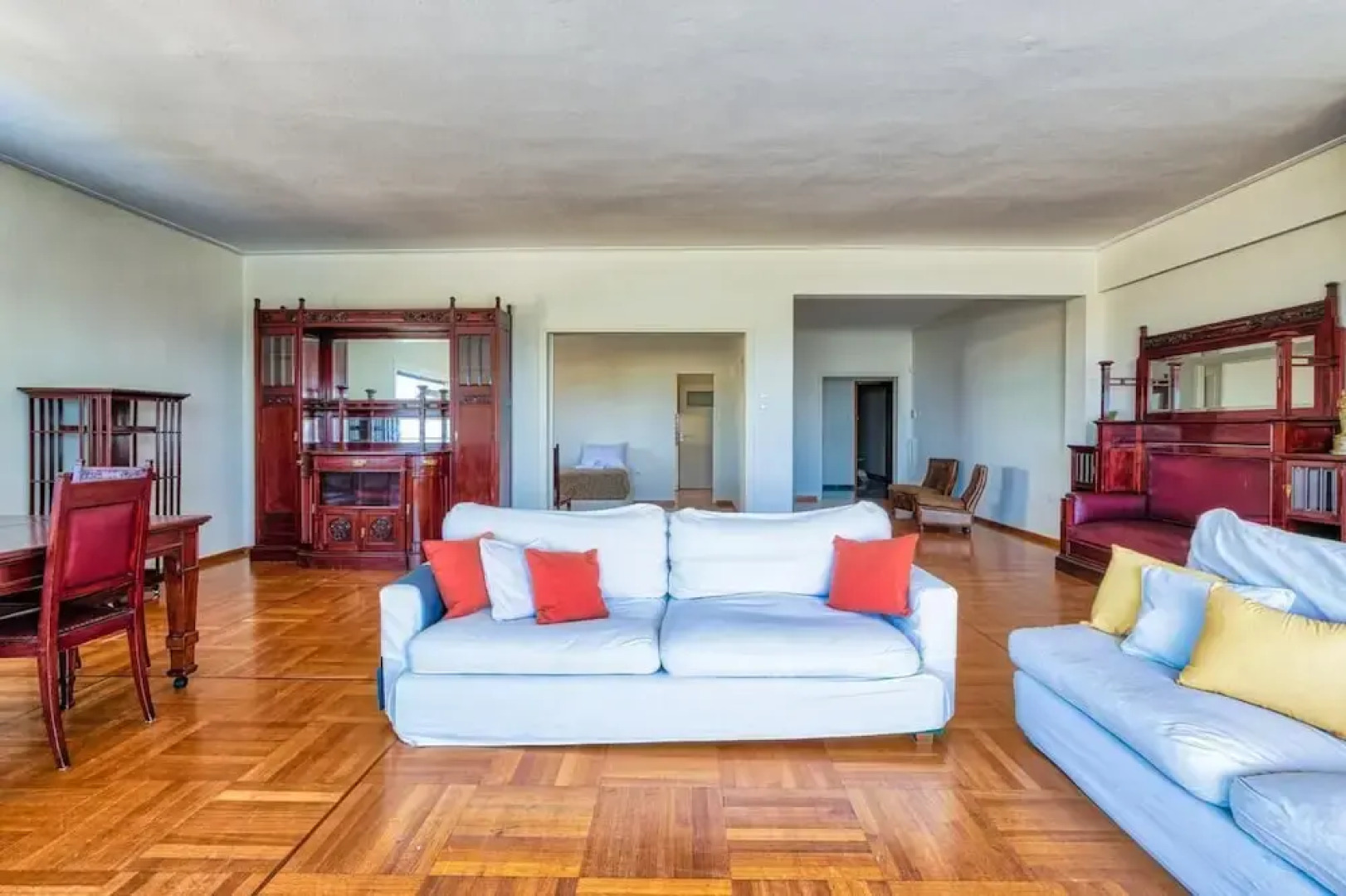 Spacious 3 bedroom apartment in Alimos