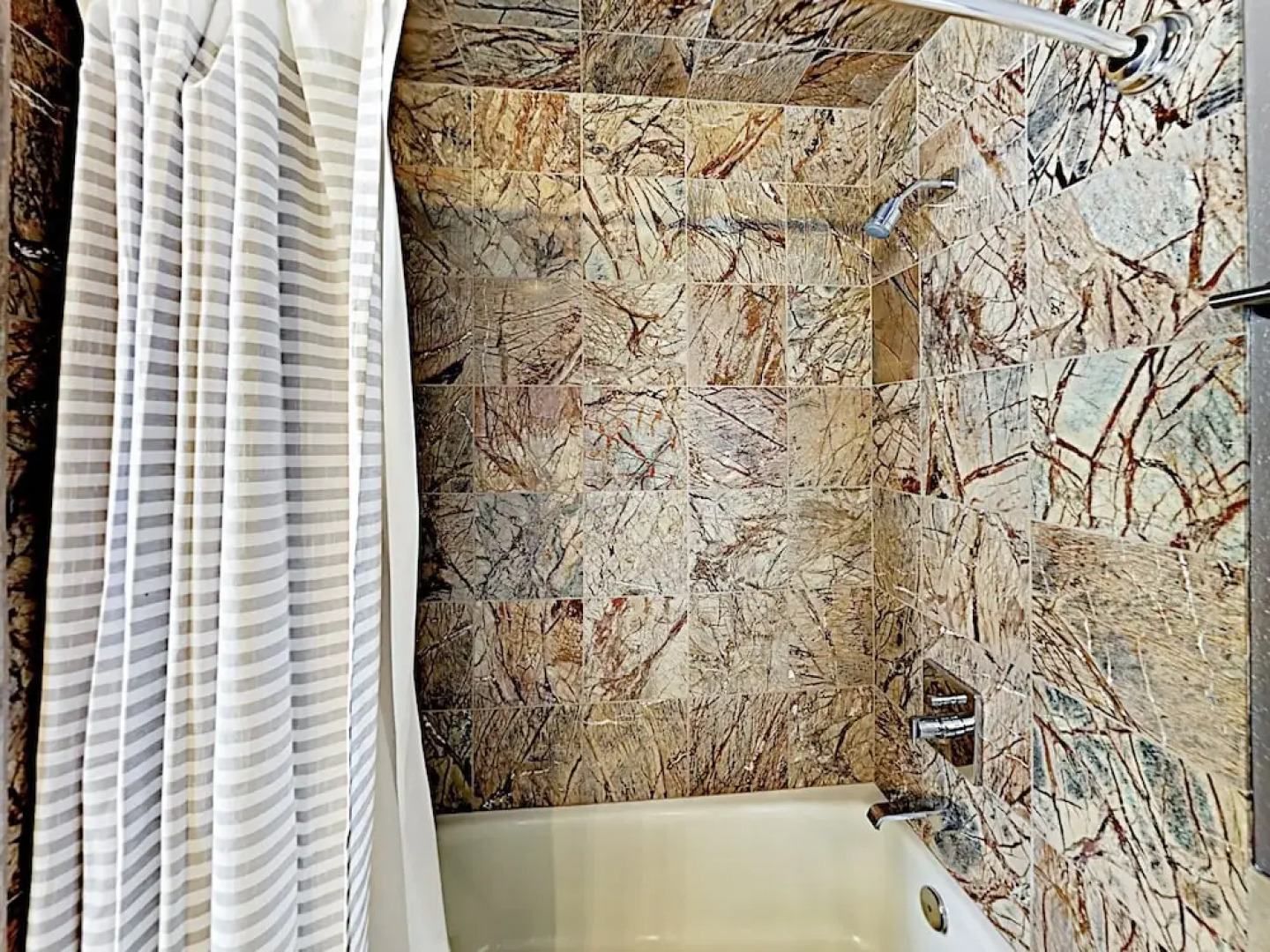 Updated Pinewild W/ Deck & On-site Tennis 3 Bedroom Condo