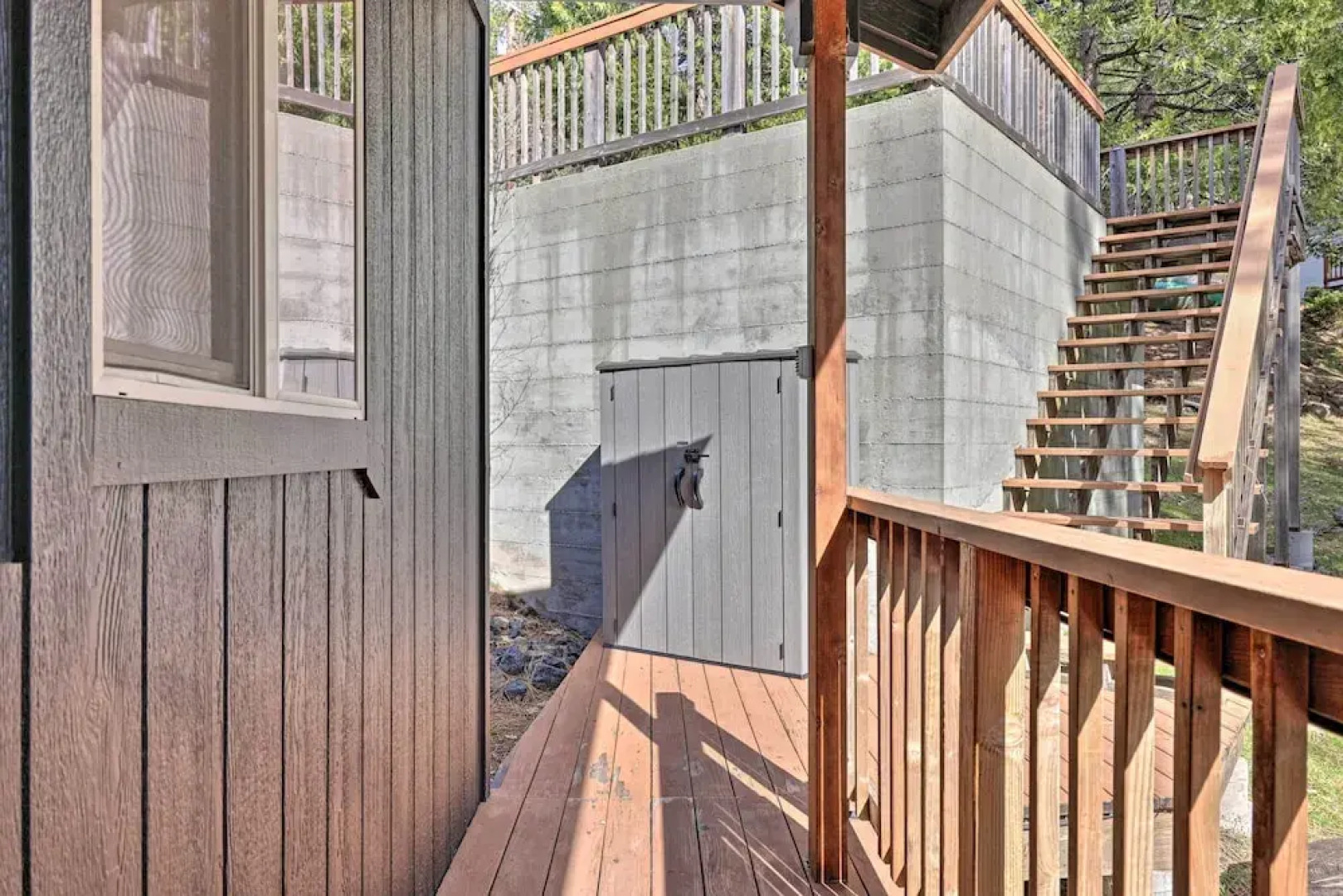 Near Hiking + Wineries: Arnold Cabin w/ Deck!