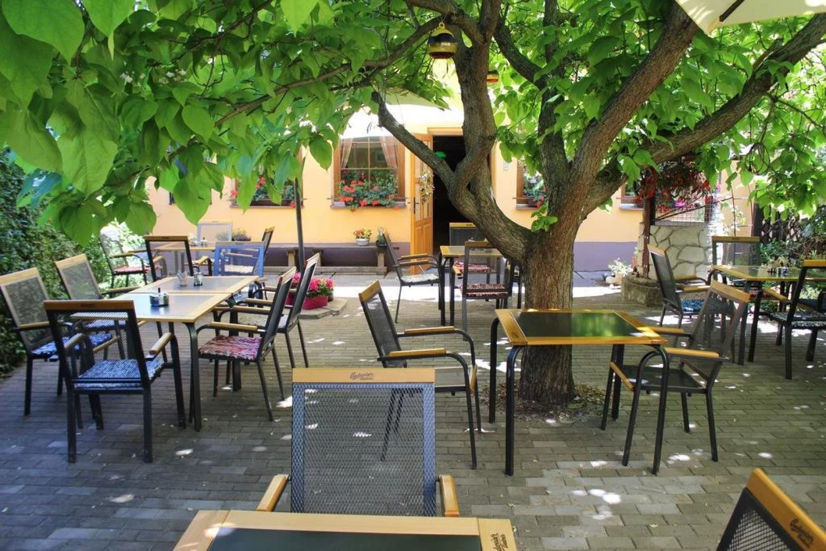 Restaurace-penzion Staropacká Sokolovna