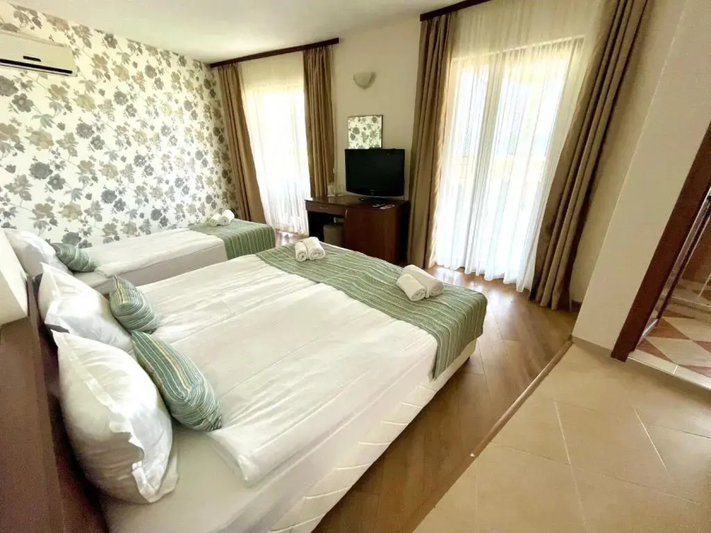 802, spacy apm with sea view.