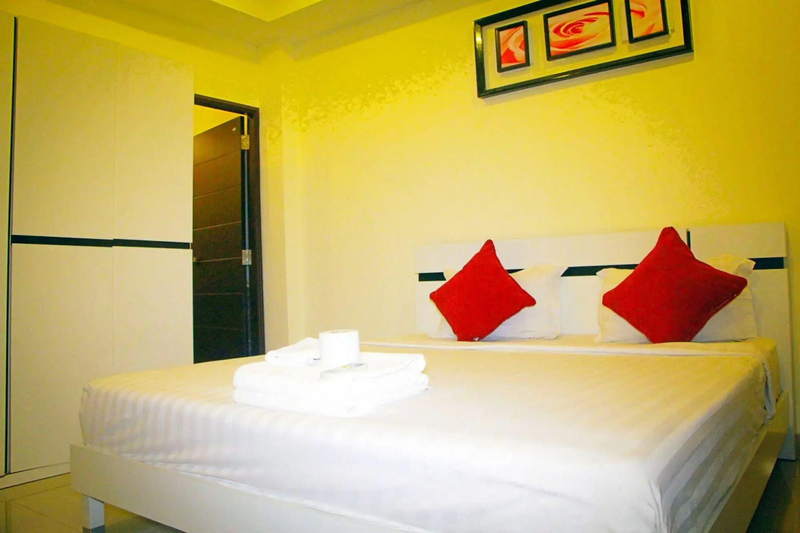 Royal Q&D Suites Hotel