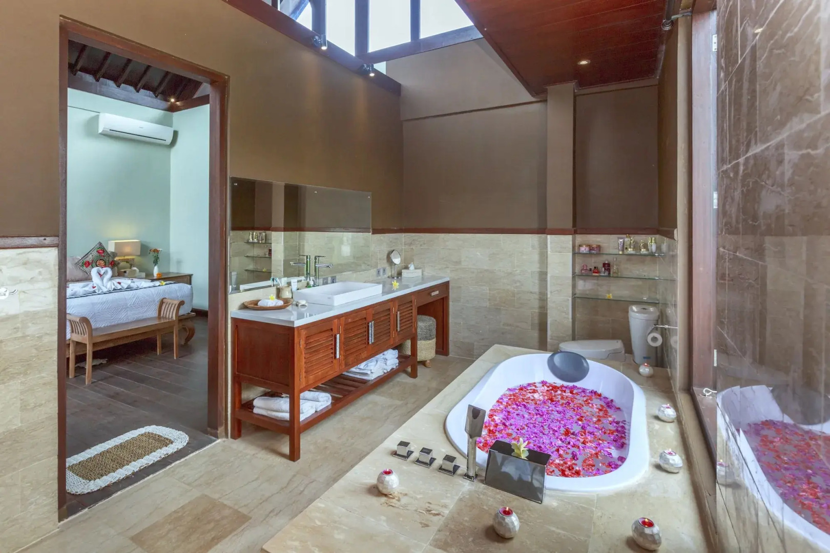 Solo Villas and Retreat