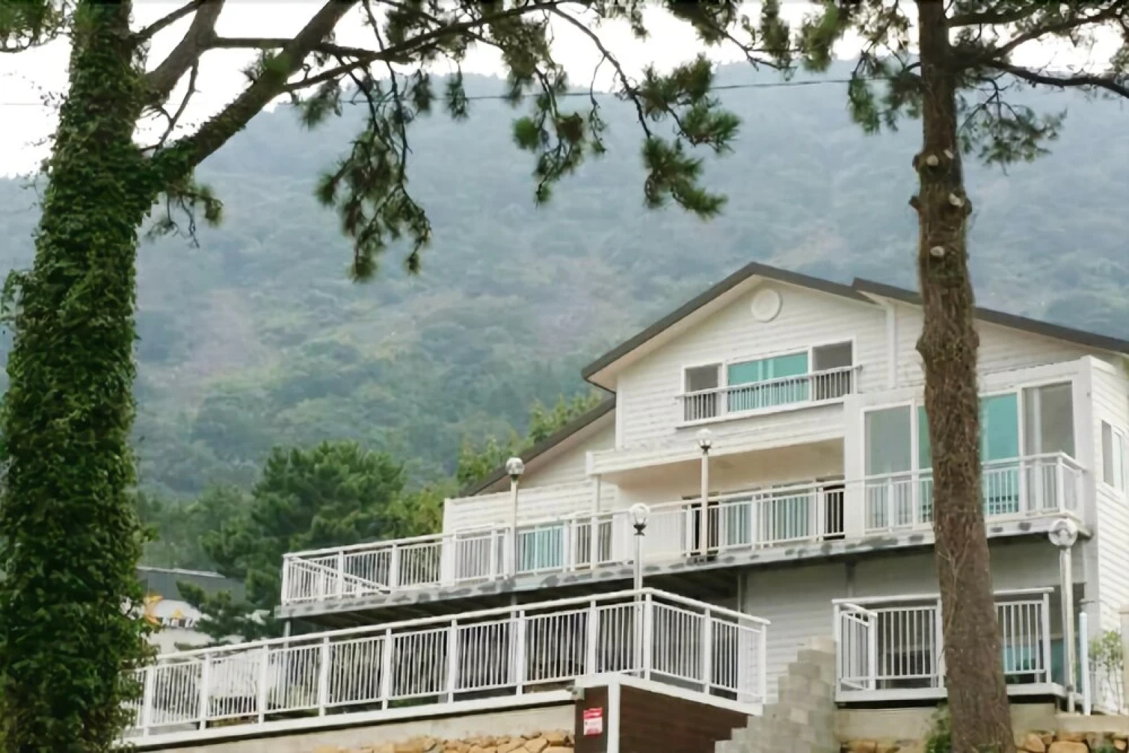 Yeosu Sea Side Pines Pension