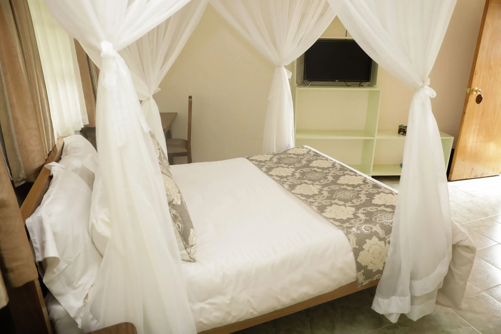 Lake Olbolosat Resort Park Lodge