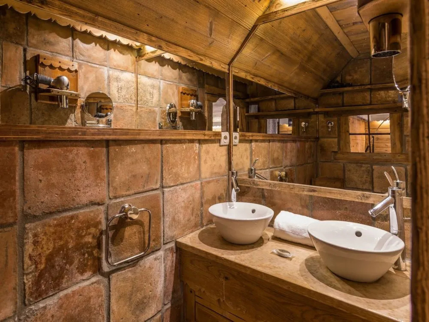 Hôtel Restaurant Yoann CONTE Bord du Lac