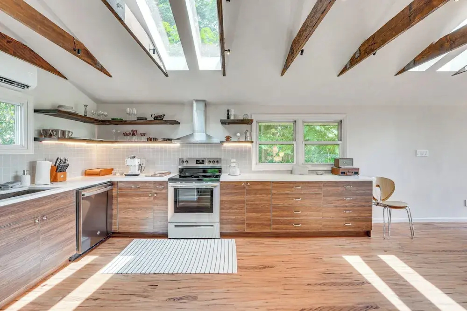 Game Room & Yard: Mid-century Modern Kingston Home