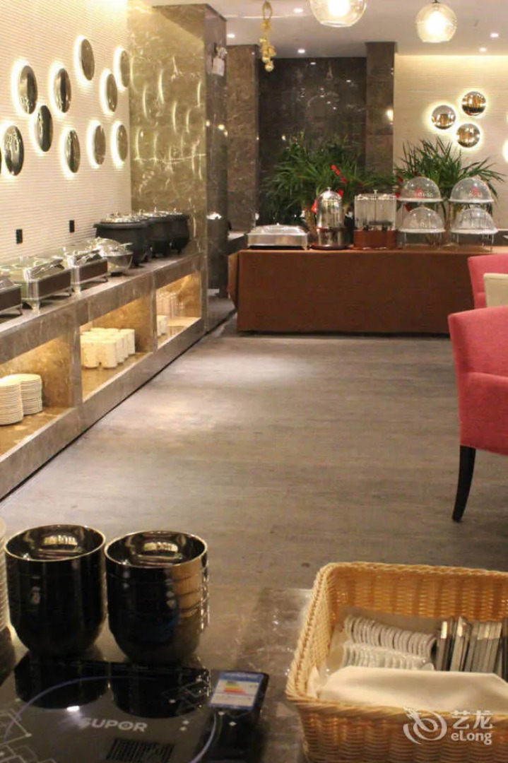 Maritime Hotel (Zhengzhou Century Amusement Park Zhongyuan Tower)