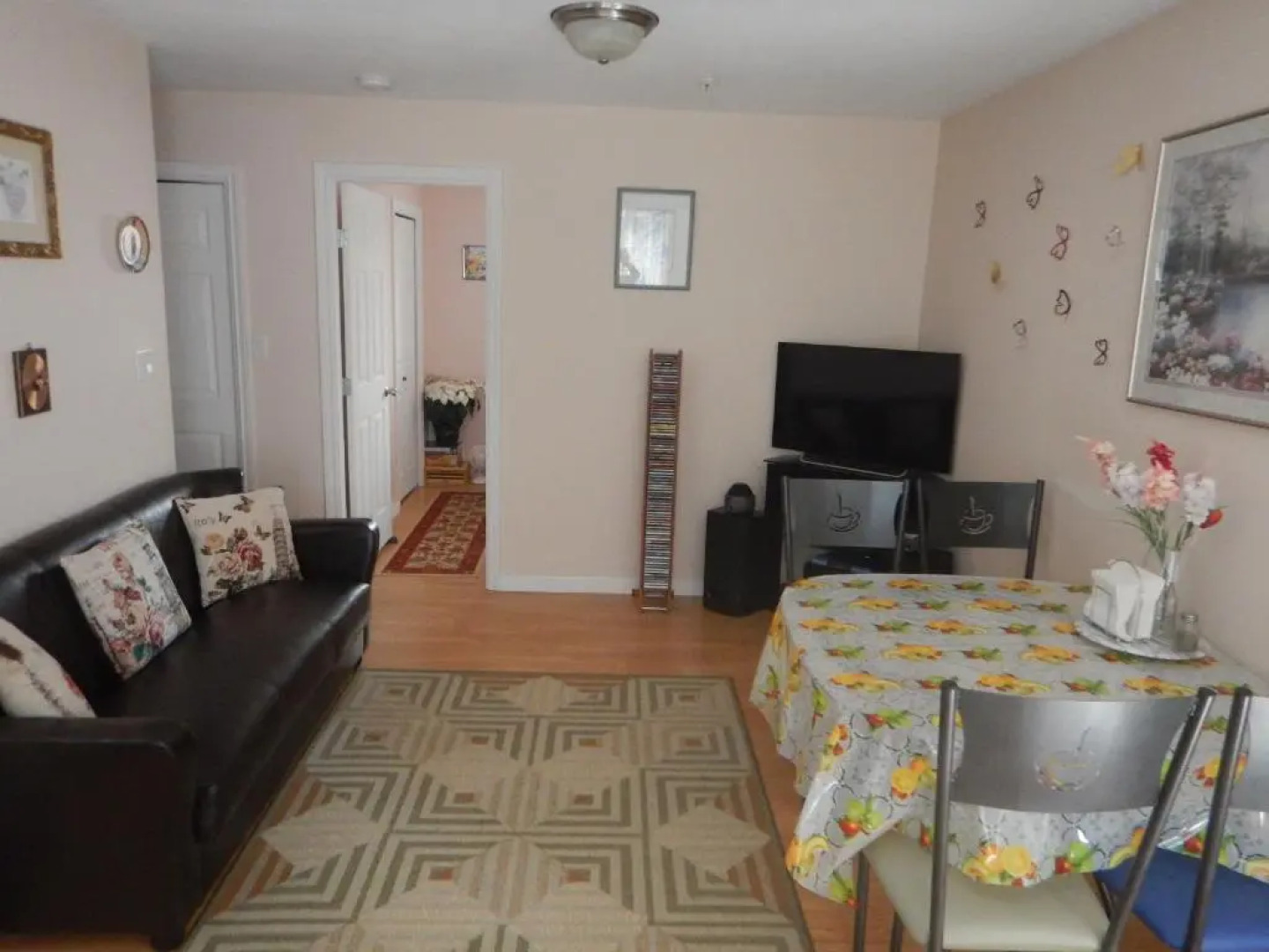 Clean Quiet Comfortable suite; Coquitlam Center