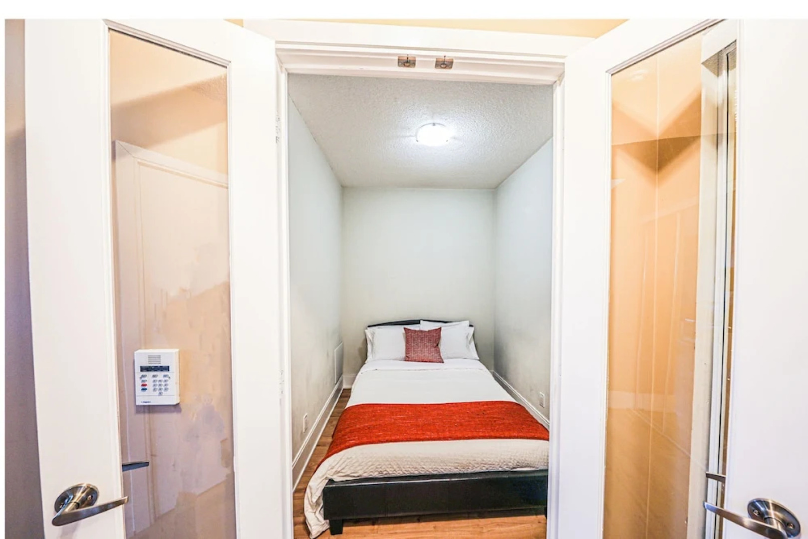 Lake View Luxury Condo by Elite Suites