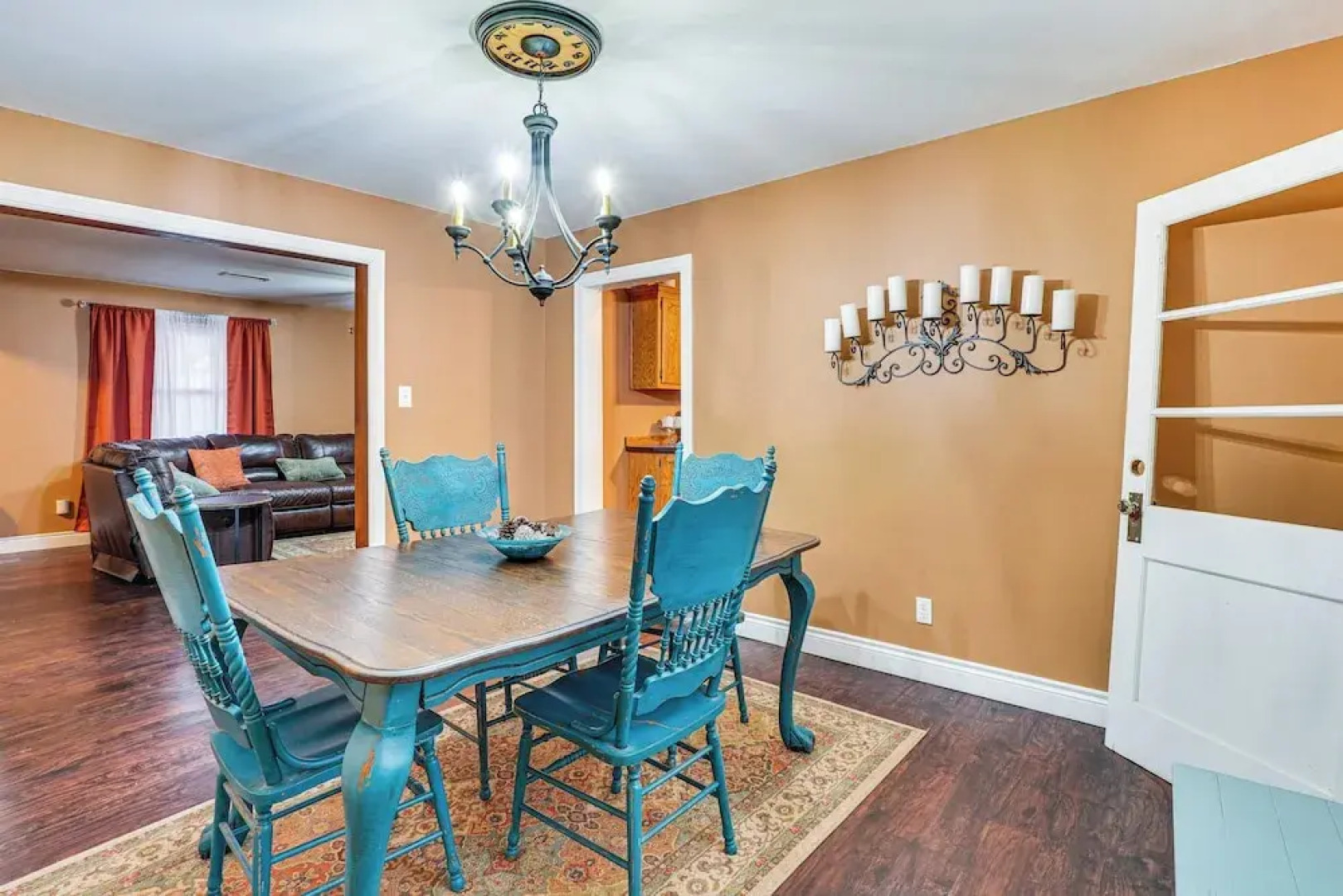 < 1 Mi to Main St Berryville: Spacious Family Home