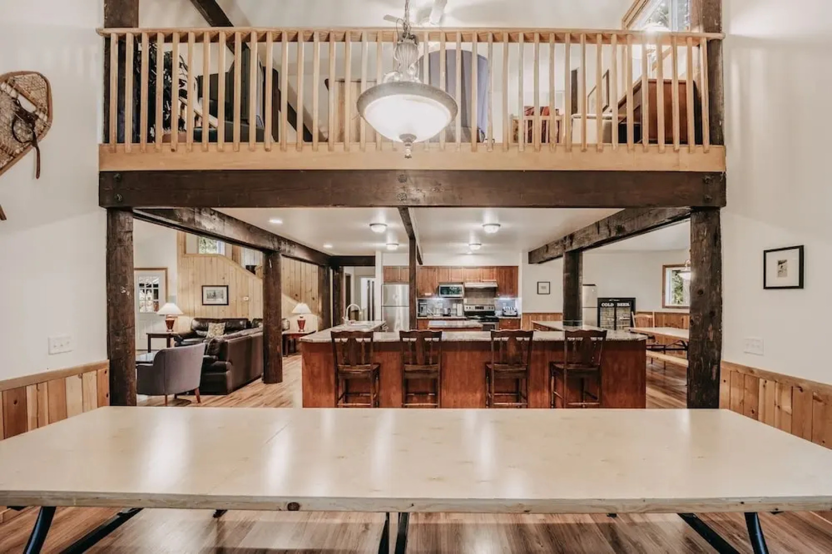 03mbh -12-bdrm - 3.5-bath - Wifi - Pets Ok - Sleeps 26 12 Bedroom Home by RedAwning