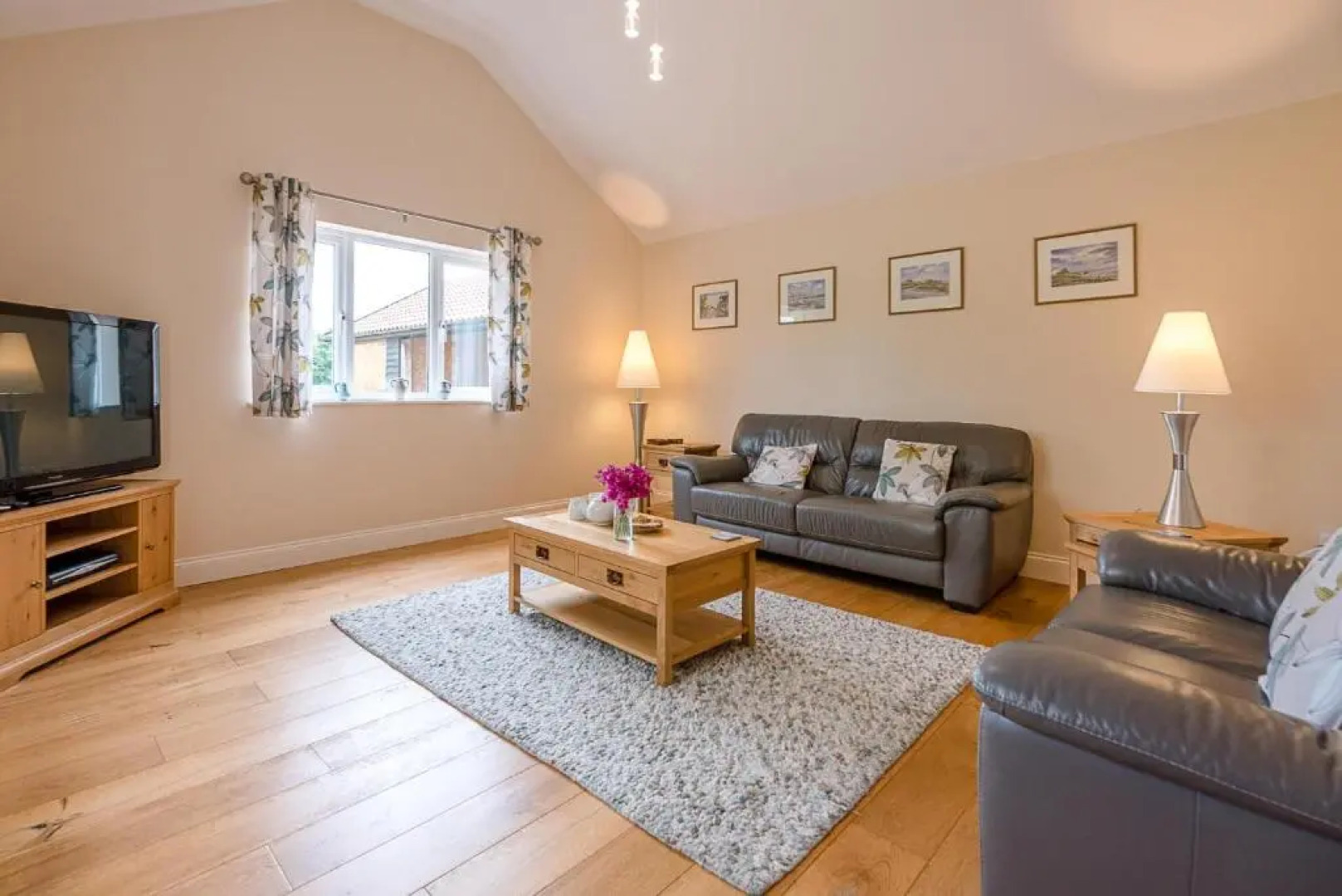 Grove Farm Bungalow with swimming pool Dallinghoo Air Manage Suffolk