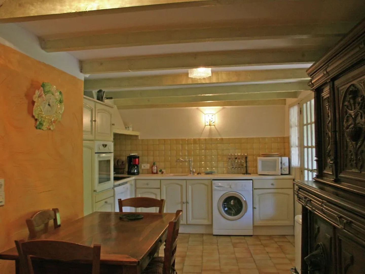 Alluring Cottage in Barjols With Roofed Terrace