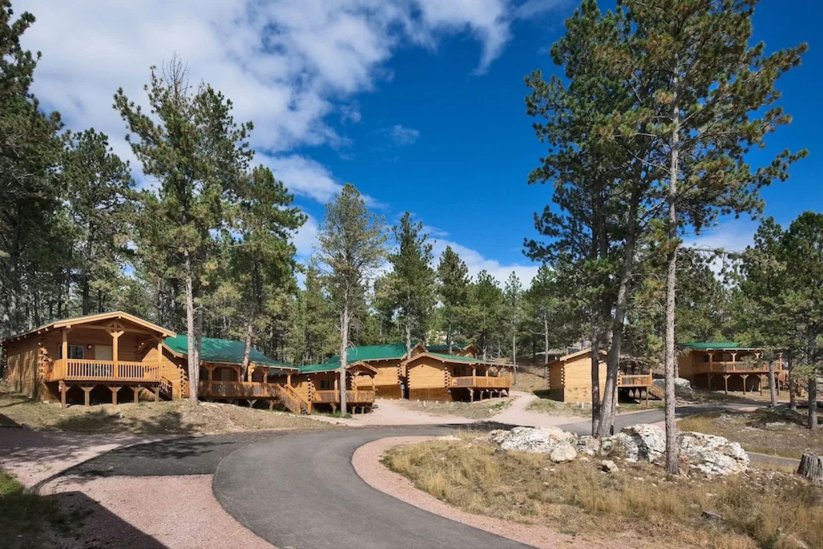 Rock Crest Lodge And Cabins