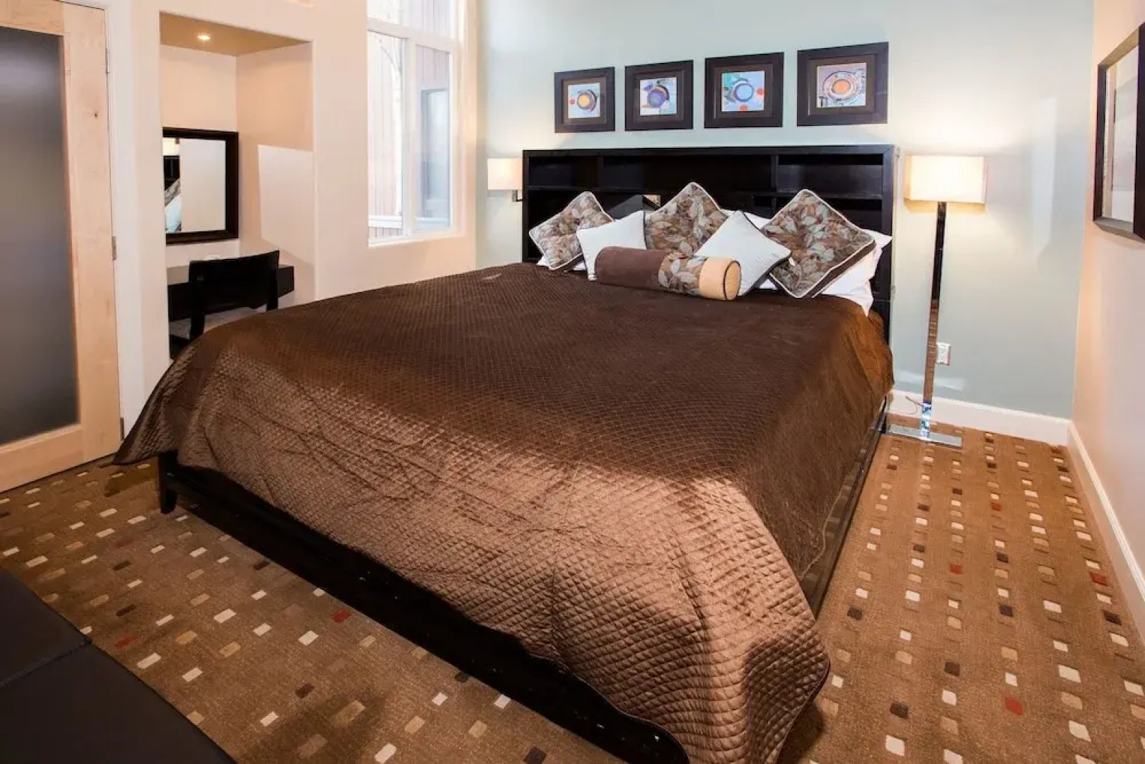 Three Kings Condo Near the Lifts by RedAwning