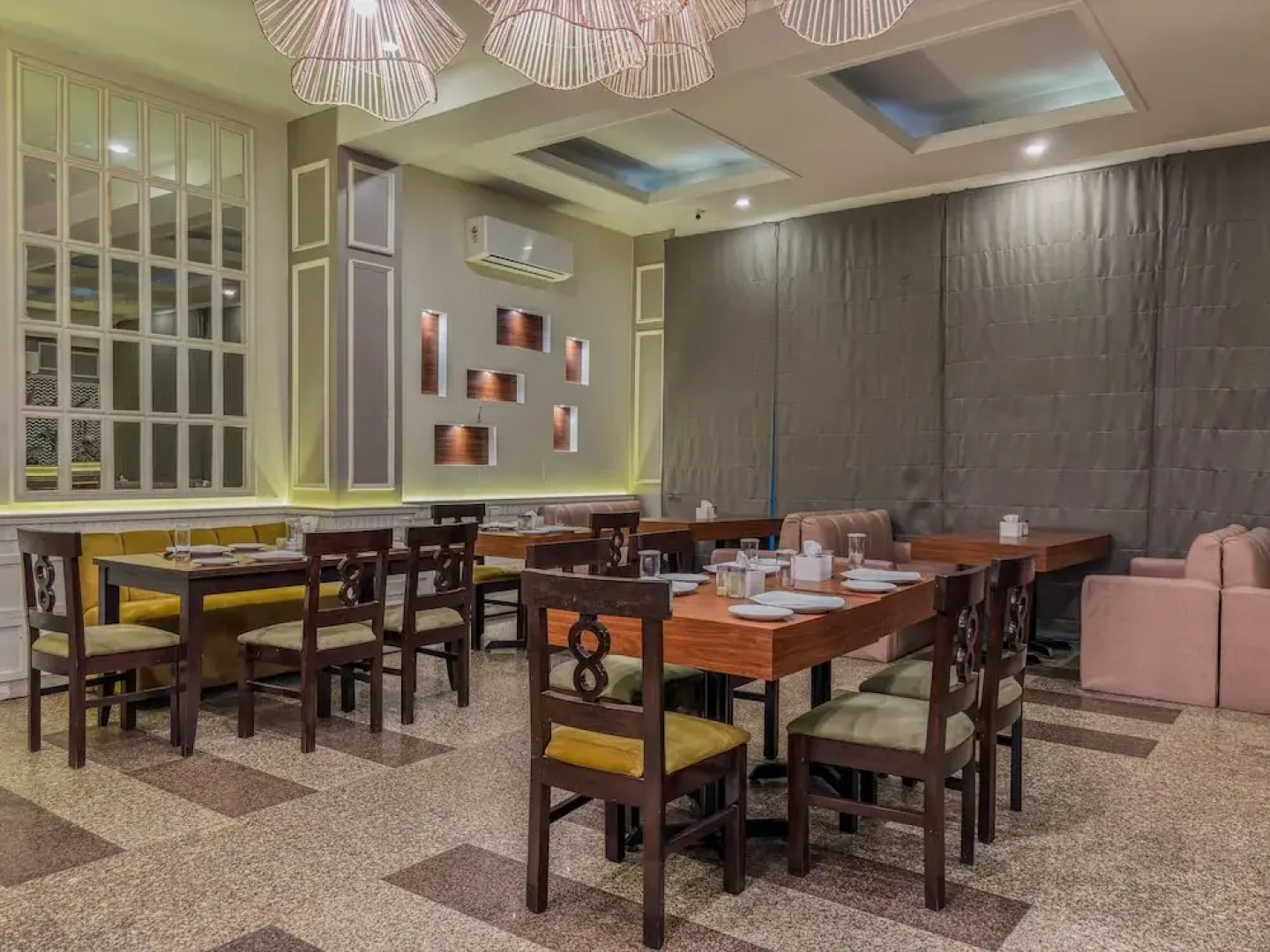 The Grand Hotel Bizzotel