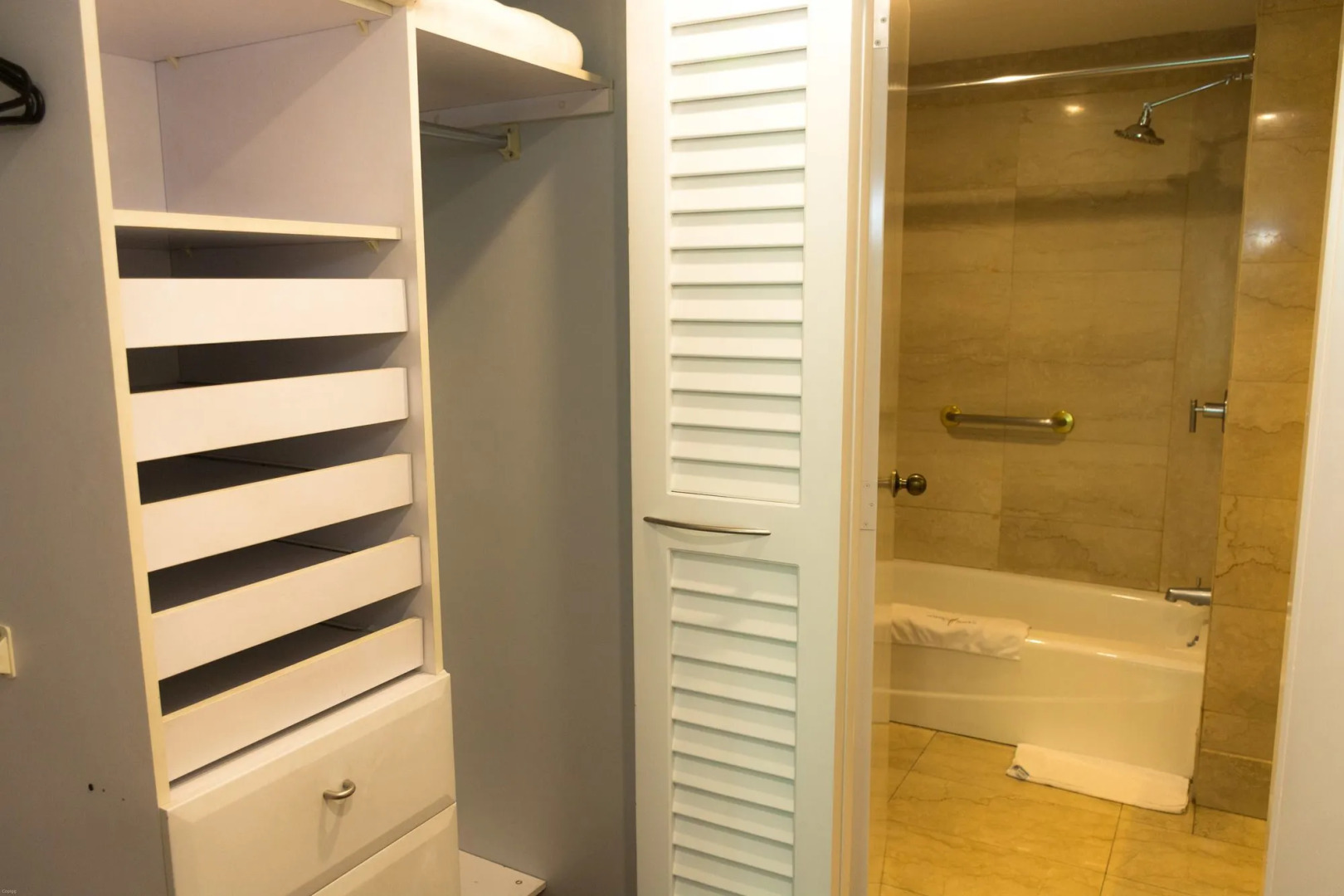 Torres de Suites by InAmazonas