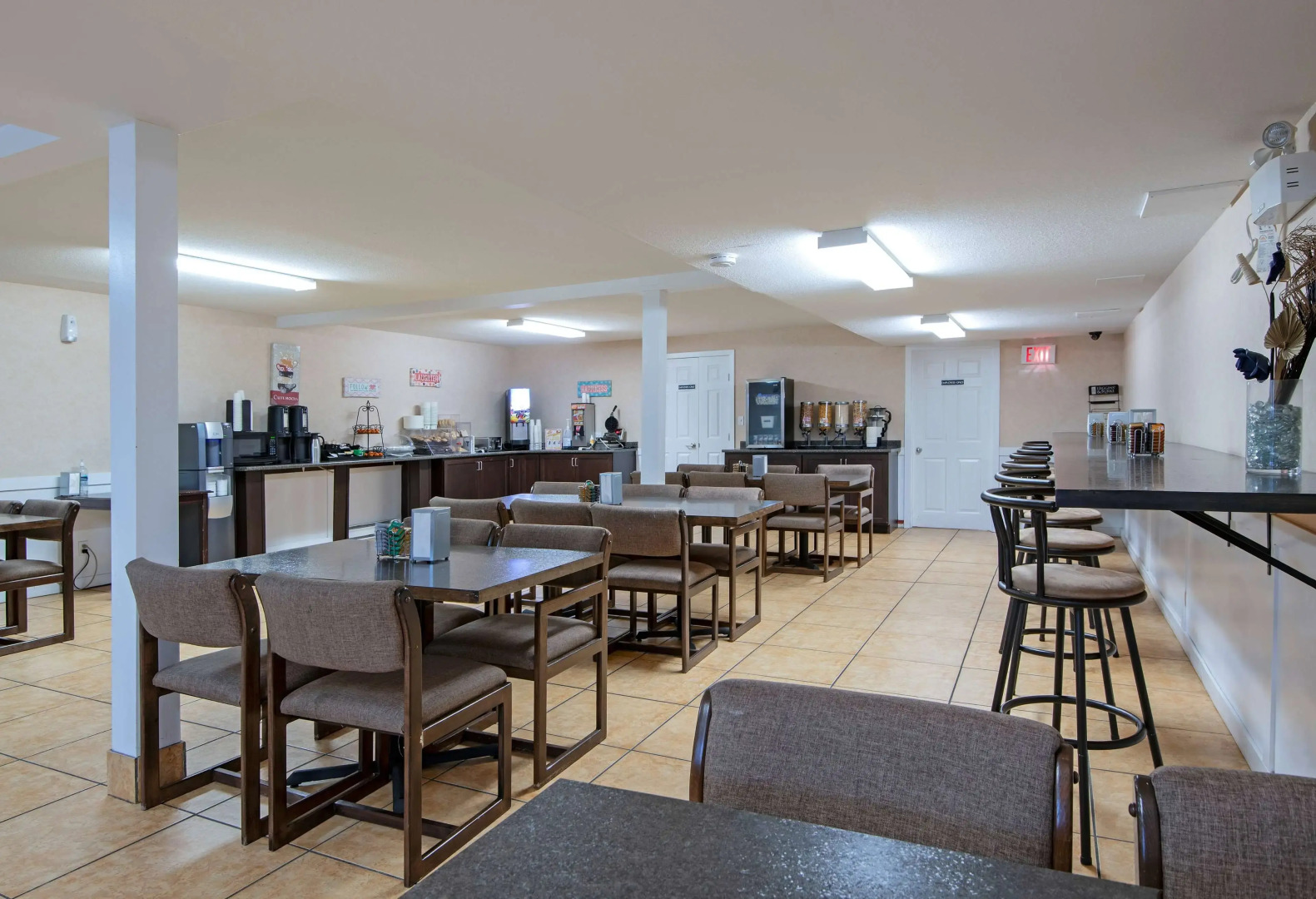 Travelodge by Wyndham Kamloops Mountview