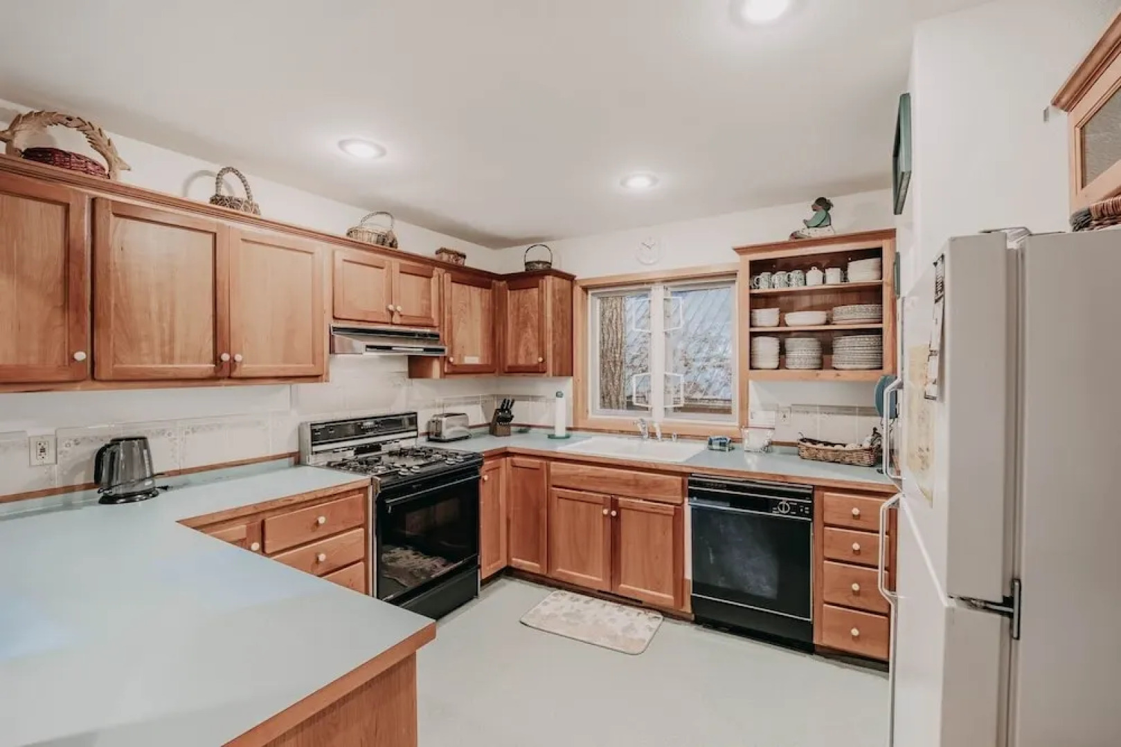 51sl - Ping Pong - Fireplace - D/w - W/d - Sleeps 8 3 Bedroom Home by RedAwning