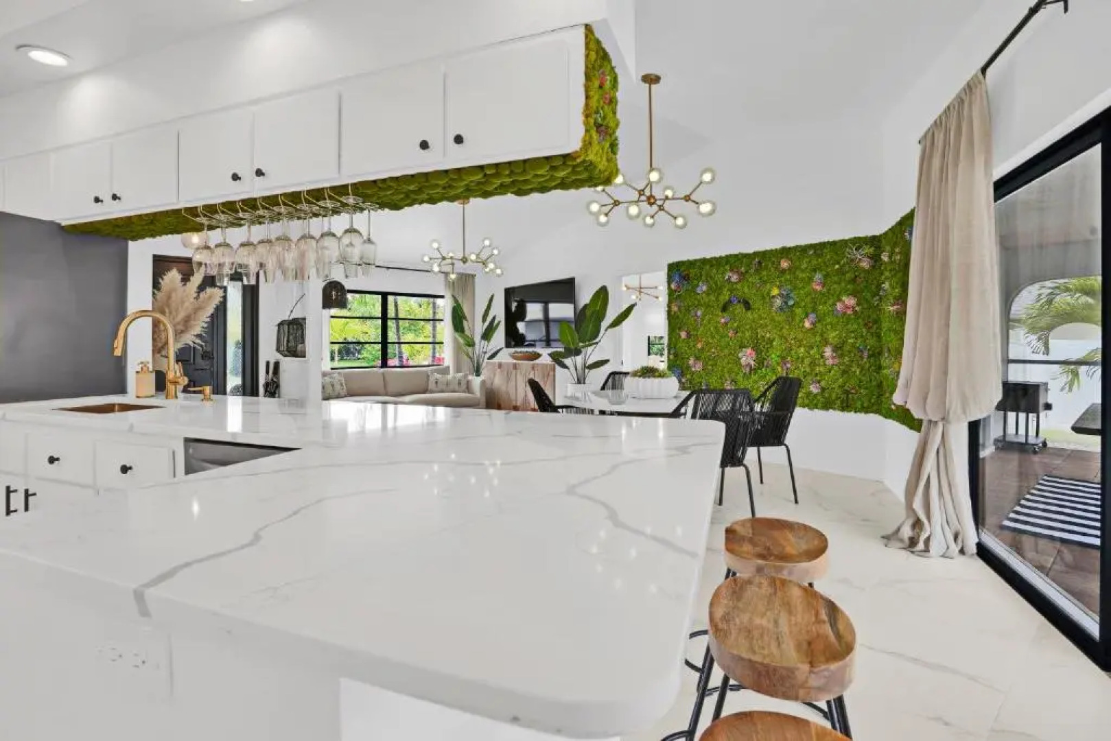 Glamorous 3-Bedroom Villa with Heated Pool Sarasota Area