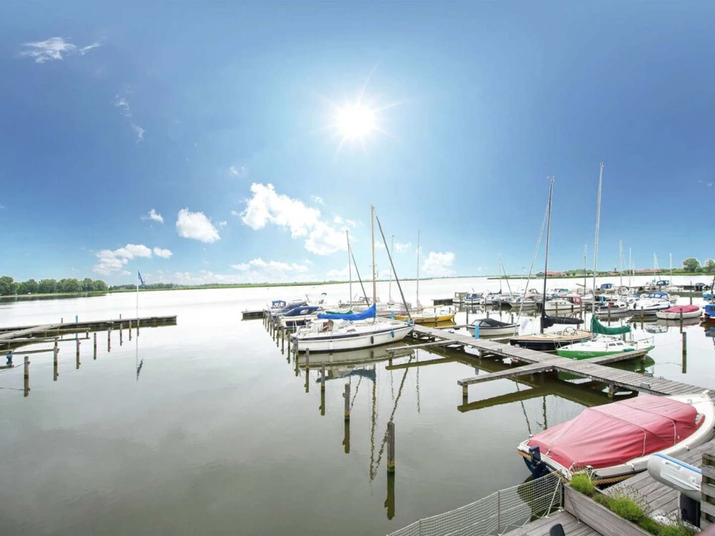 Tidy apartment with dishwasher, close to Amsterdam