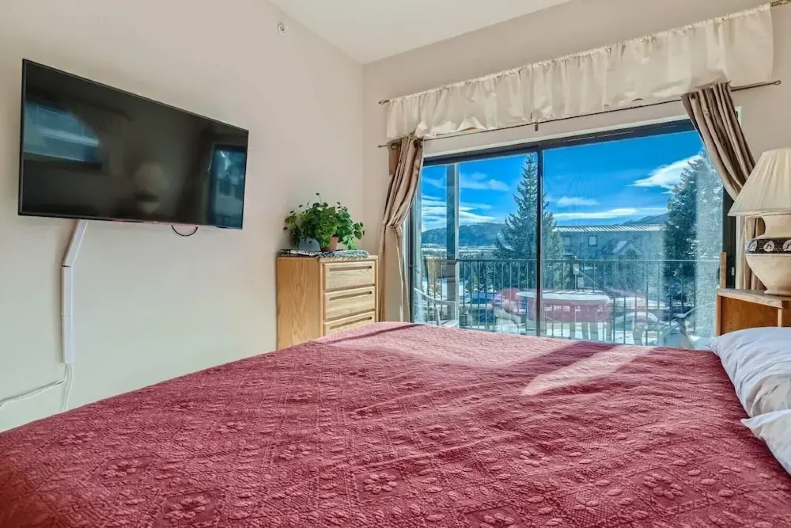 Lake Forest  201f 2 Bedroom Condo by RedAwning