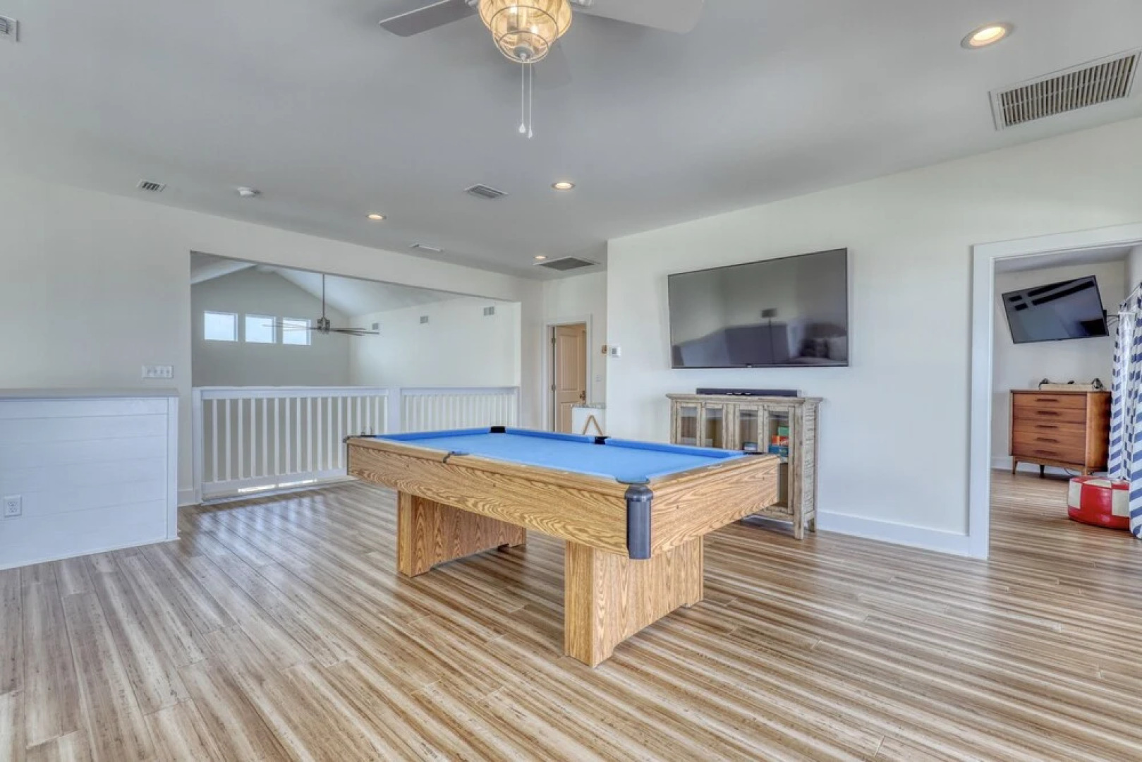 Salty Seahorse - Waterfront! Pet Friendly! Game Room, Pool Table, Beautiful Views - Room For The Whole Family 4 Bedroom Home by RedAwning