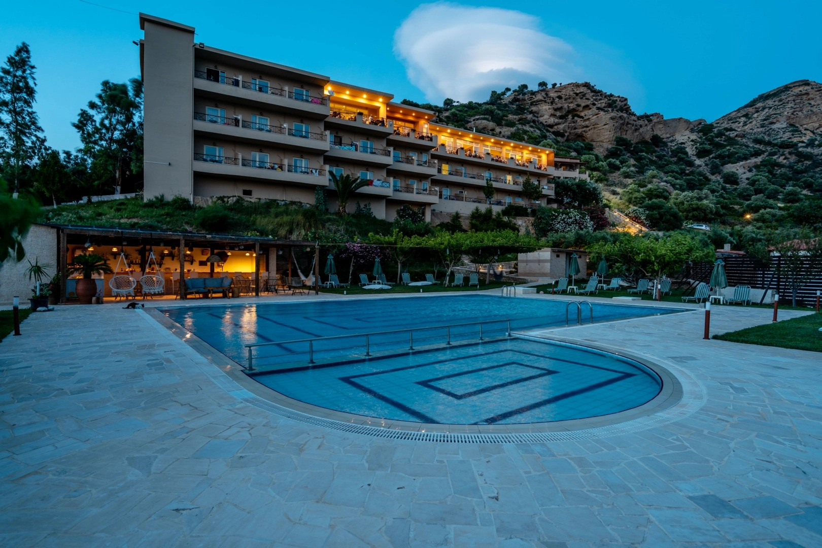 Paralos The Maxine - Adults Only