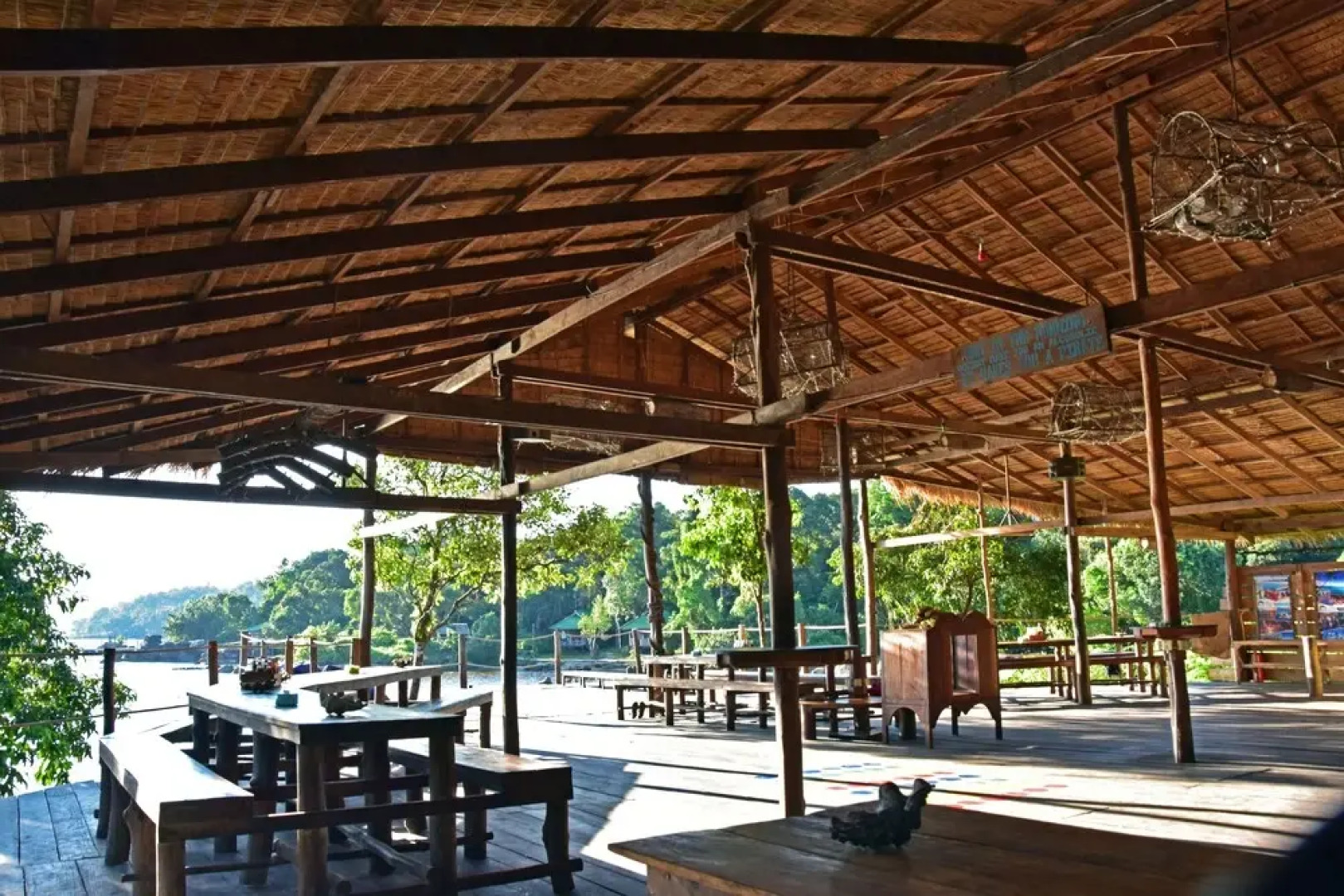 Mad Monkey Koh Rong Samloem