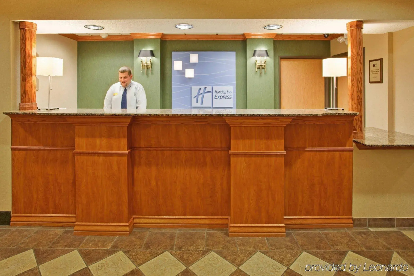 Holiday Inn Express Hotel & Suites Columbus by IHG