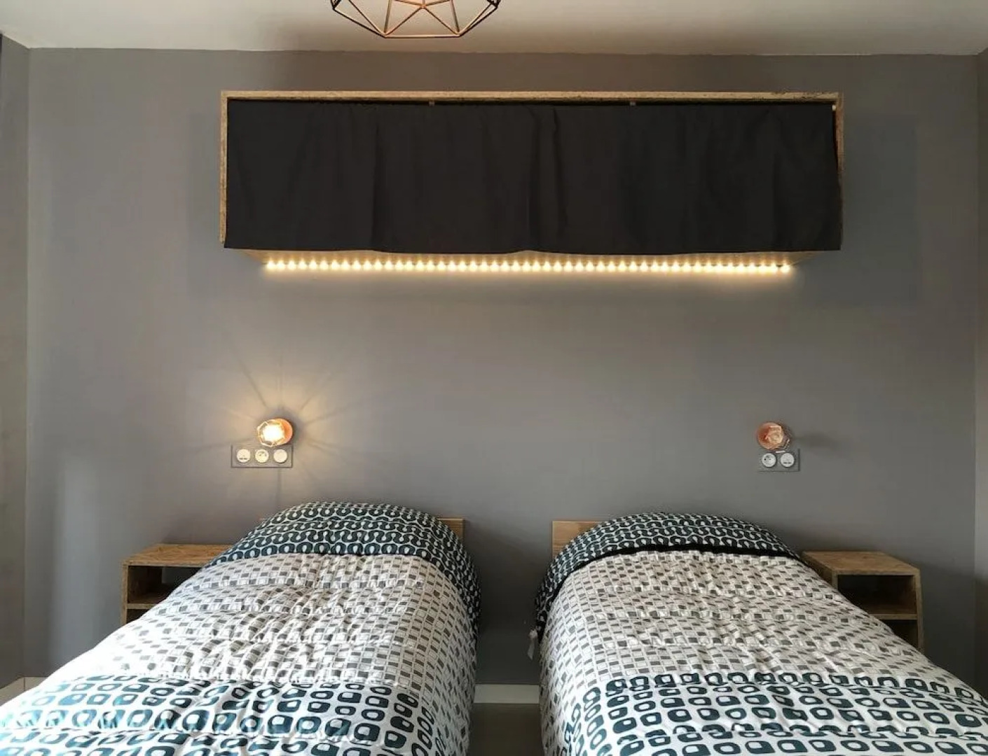 Share And Cheers Hostel