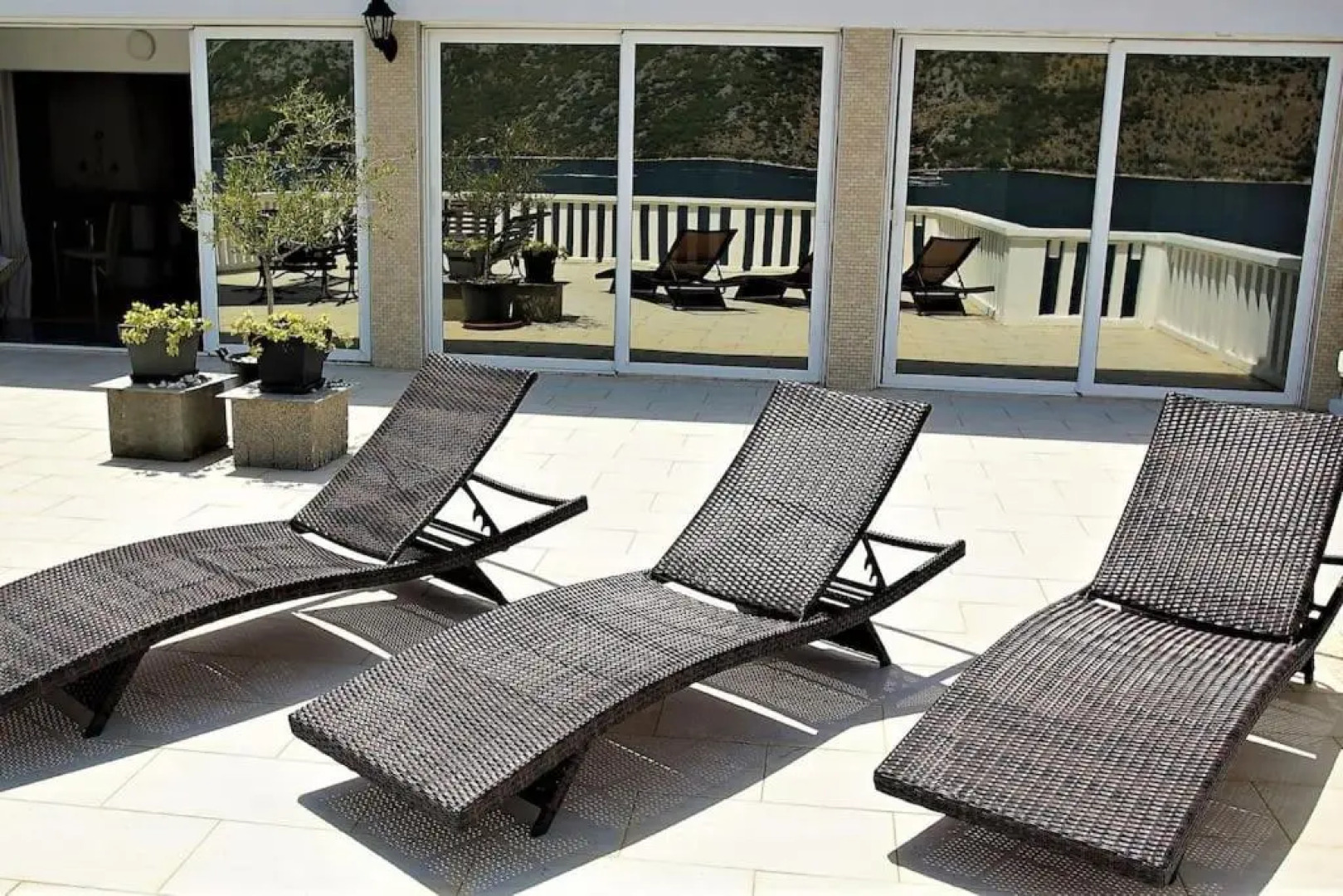 PENTHOUSE STOLIV 5m/sea Pool/Spa Area Jetty+Sunbeds Secluded location