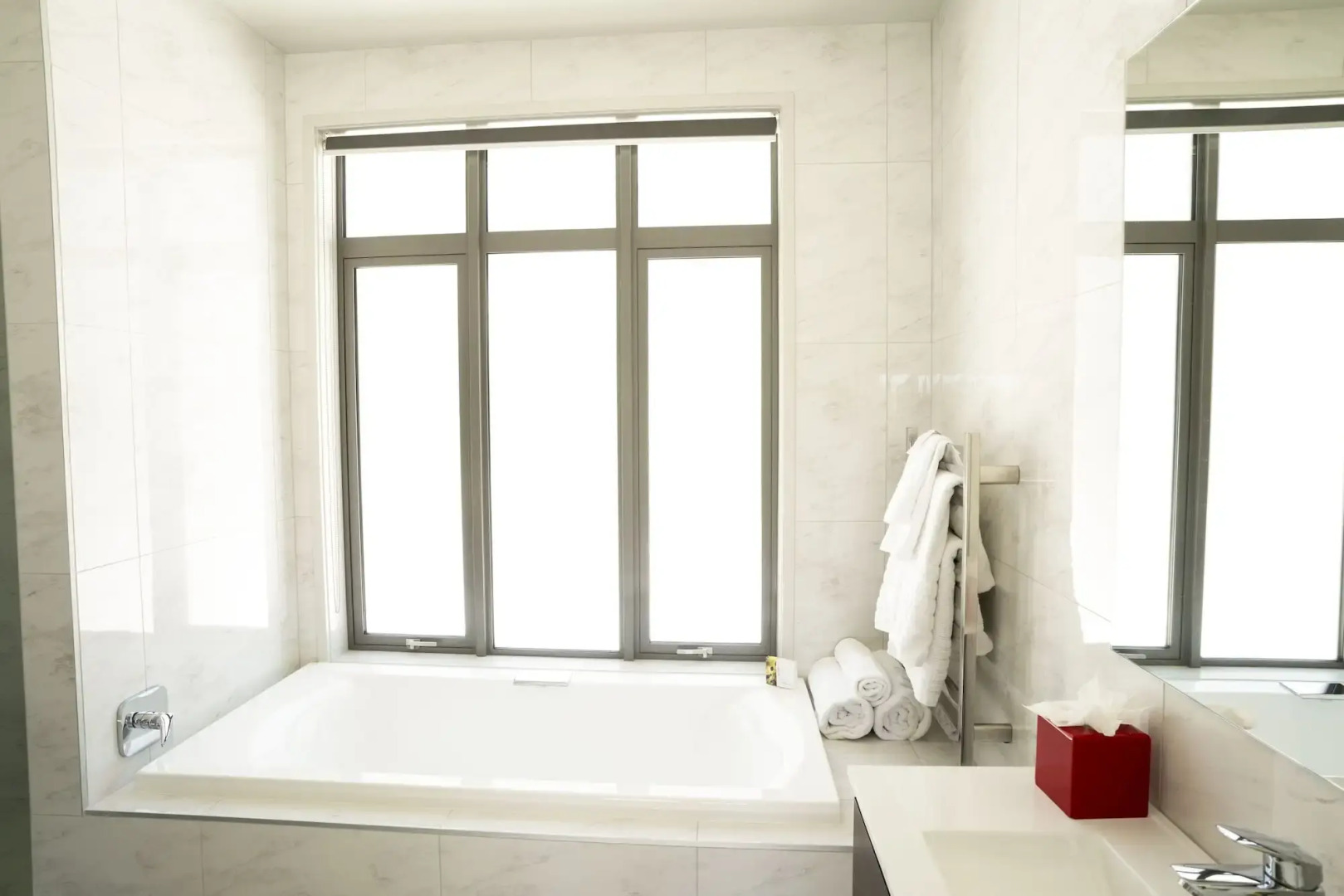 The Rees Hotel, Luxury Apartments & Lakeside Residences