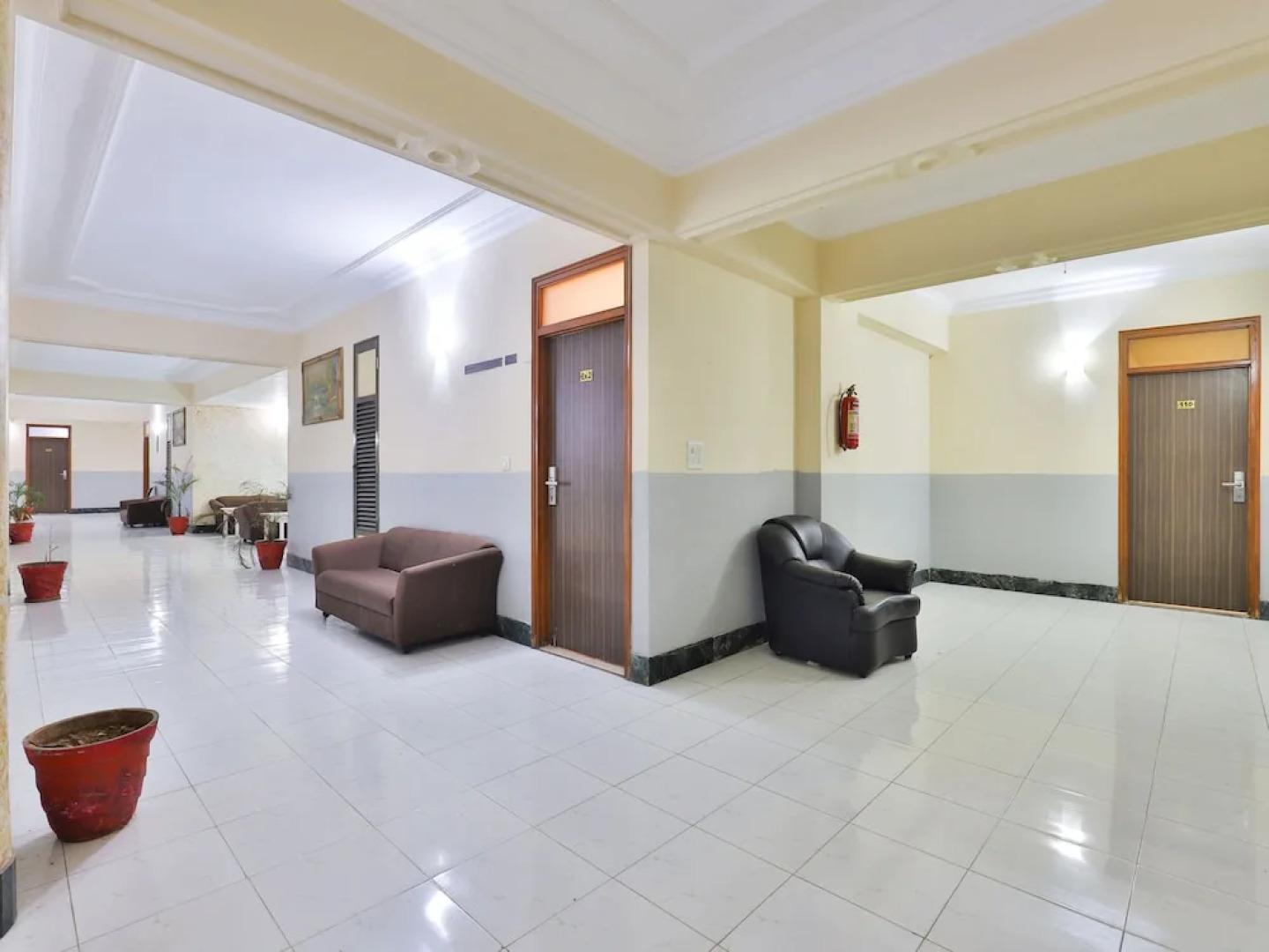 Capital O 16350 Infocity Club And Resort