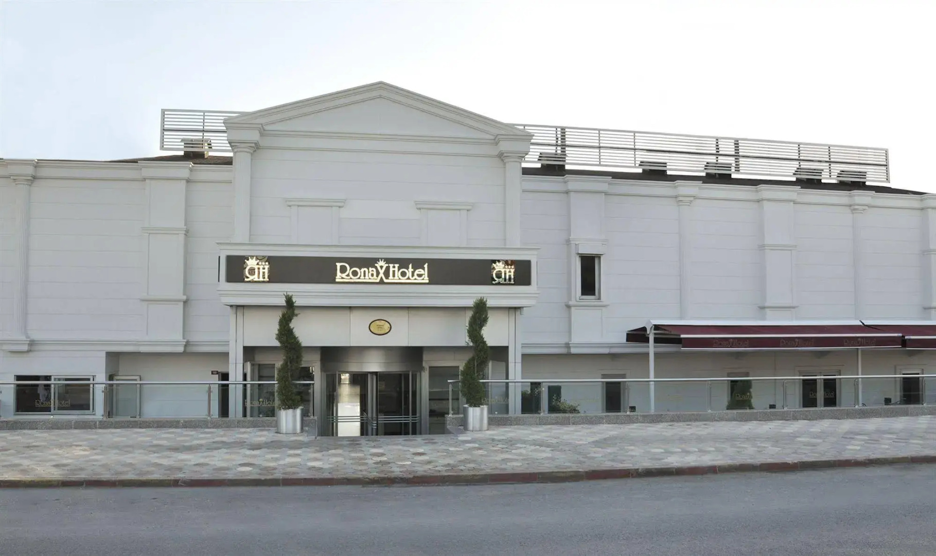 Ronax Hotel