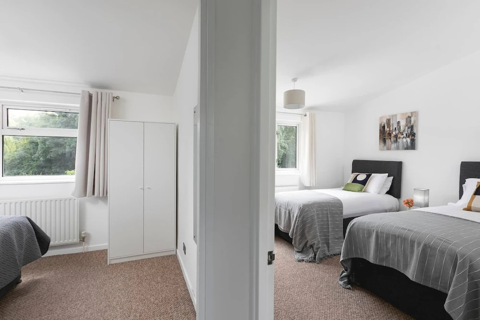 Skyvillion - Lush 2 Bed Hydean Way House & Garden