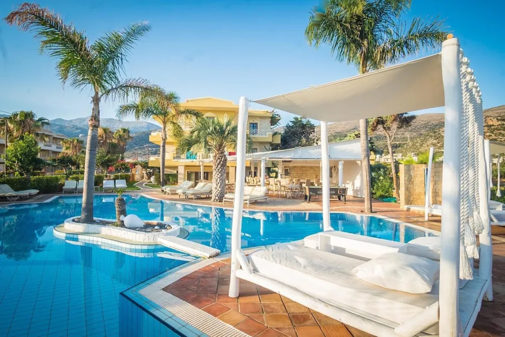 Parthenis Hotel & Suites