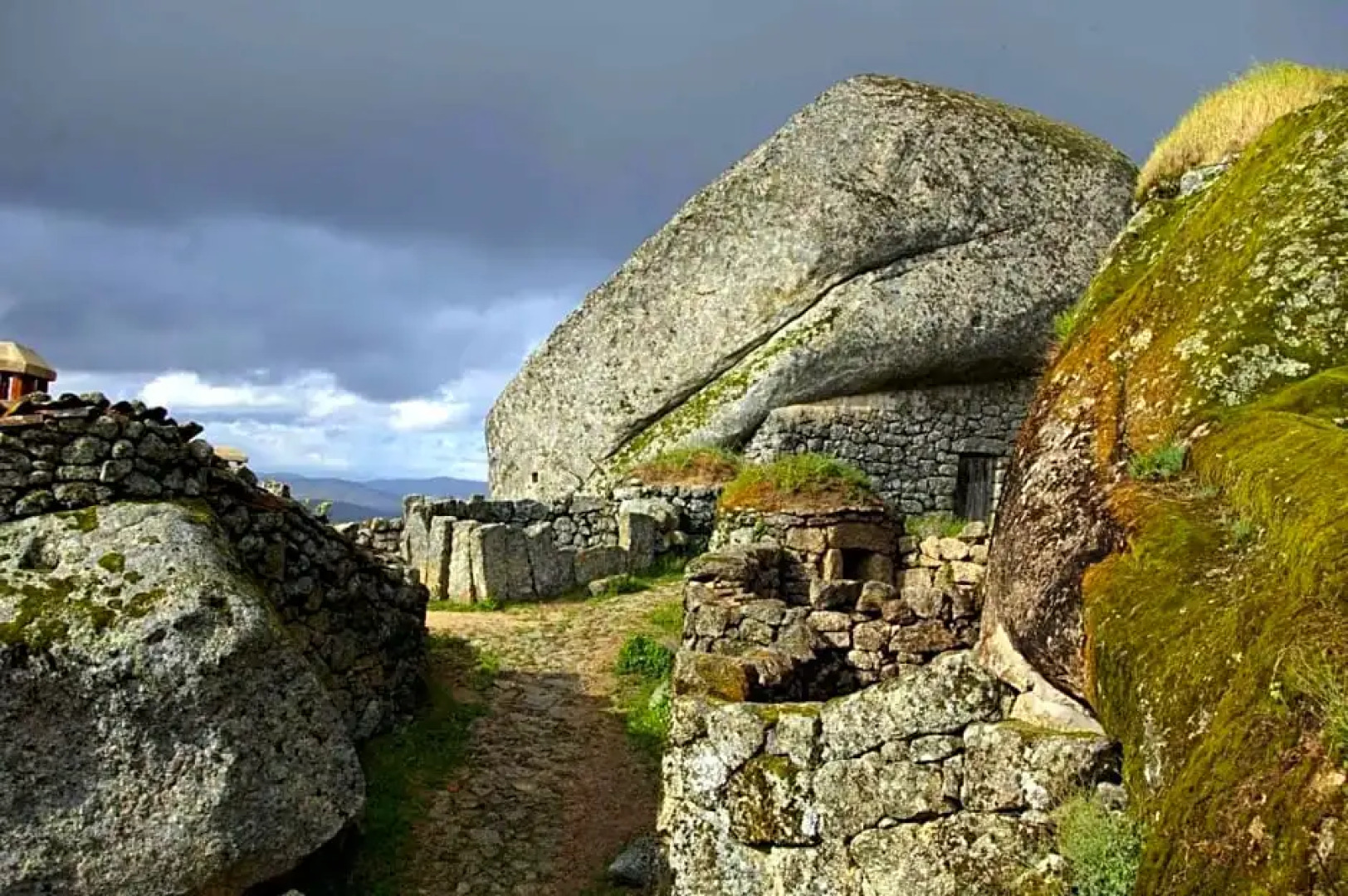 Monsanto GeoHotel Escola