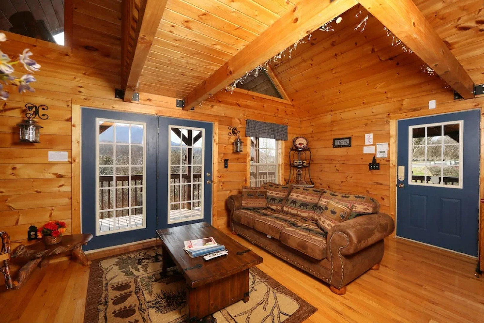 Fireside Memories 2 Br cabin by RedAwning