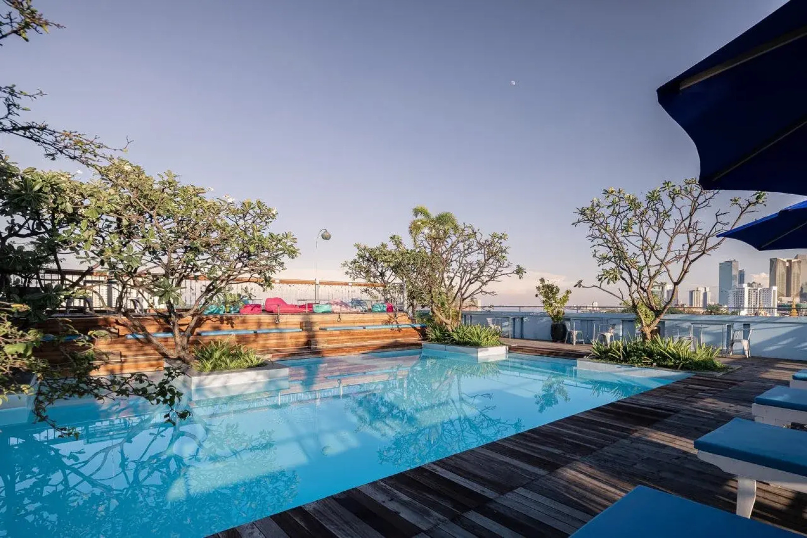 Frangipani Royal Palace Hotel