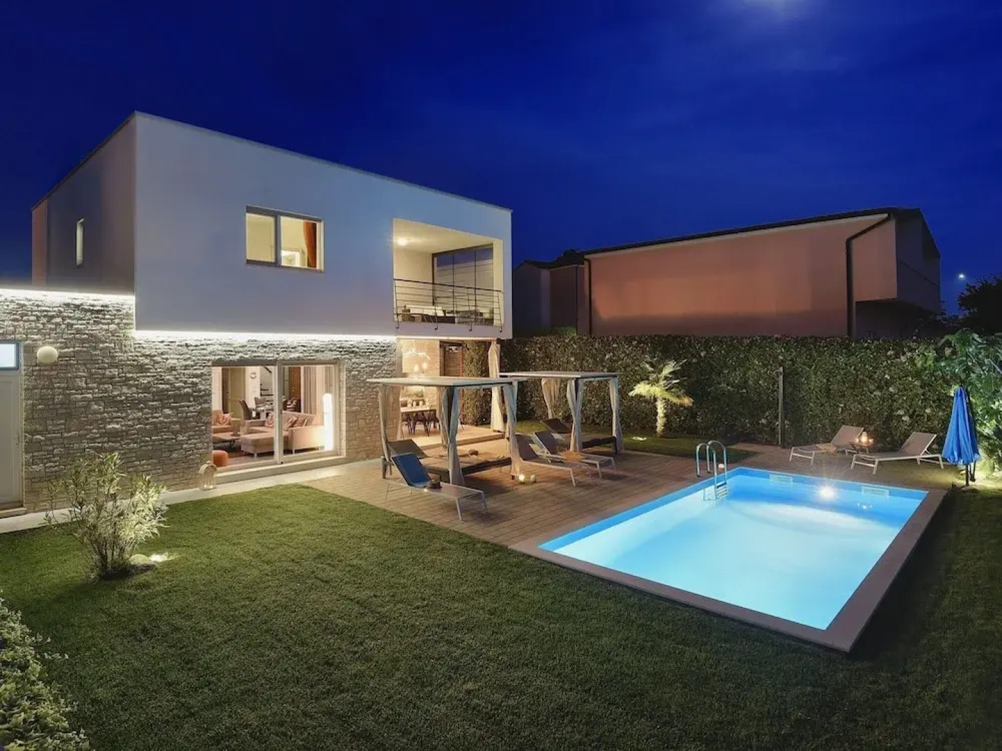 Modern Holiday Home in Novigrad With Pool