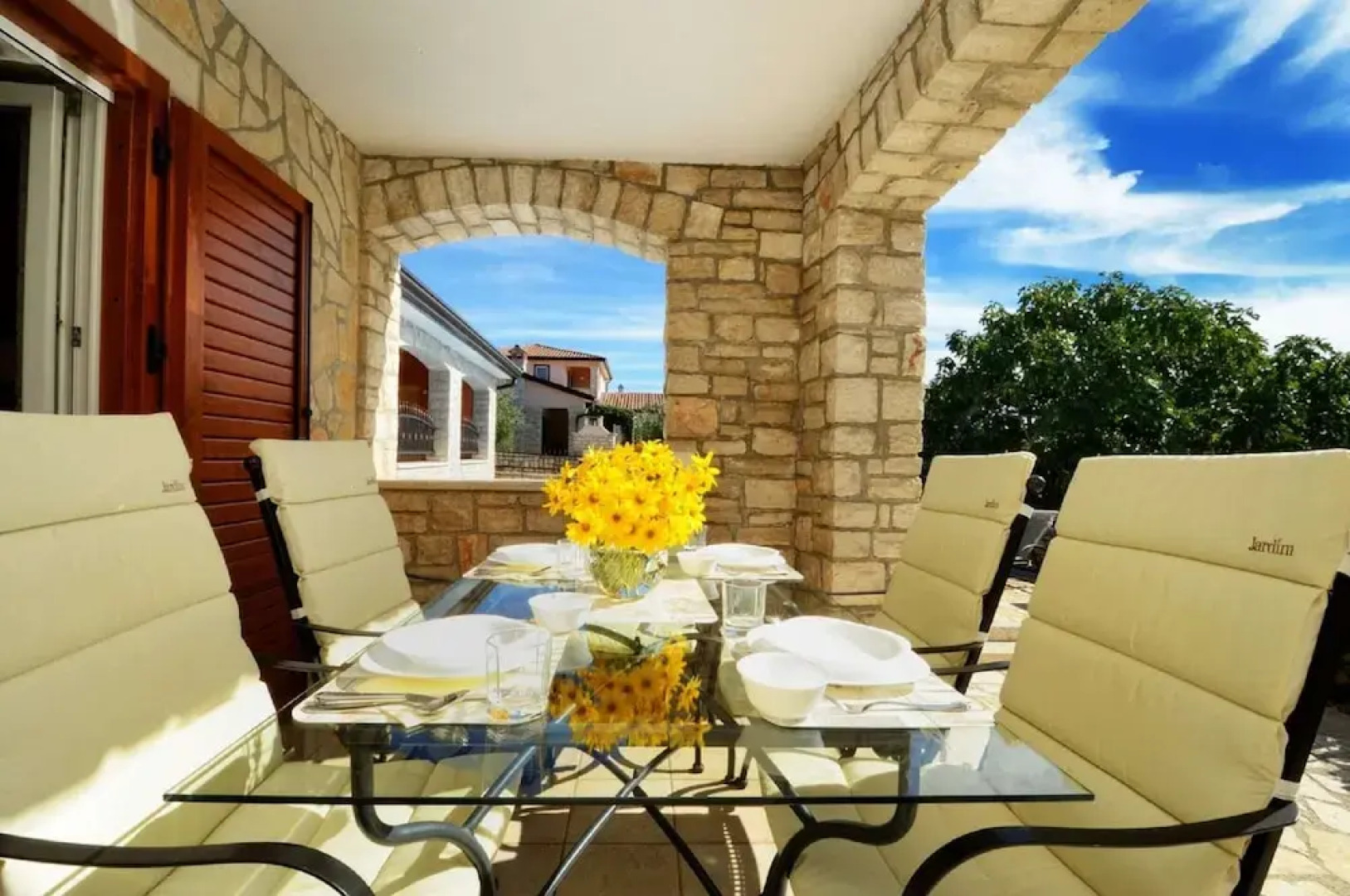 Cozy Holiday Home in Rogovici With Swimming Pool