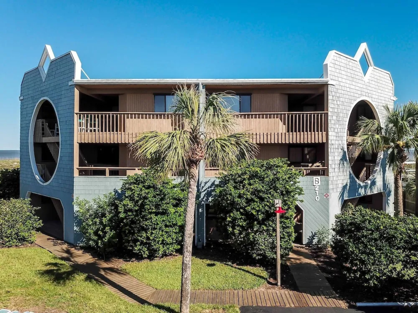 Hibiscus Resort B 2 Bedroom Condo by MCM